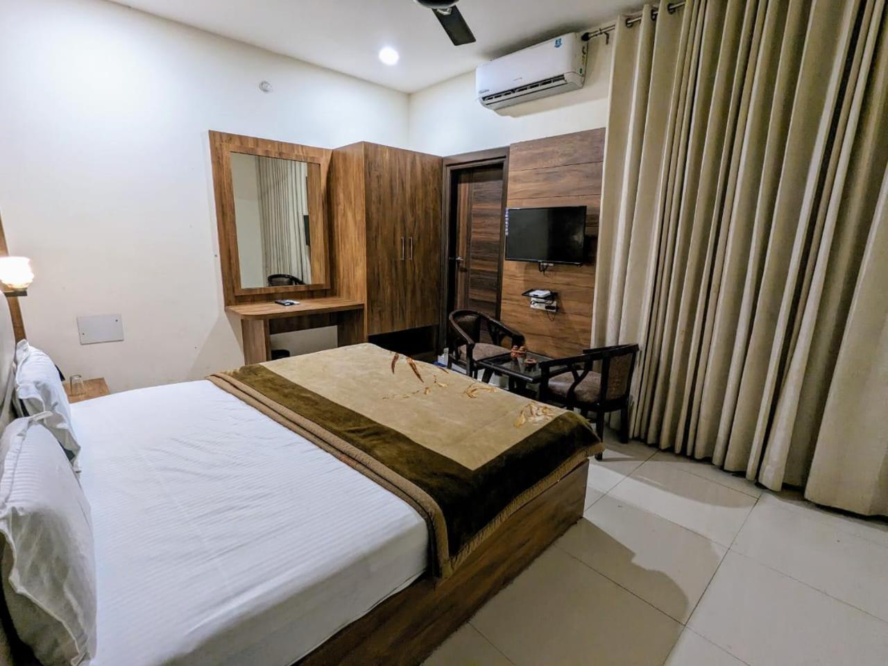 Hotel The Lathas Alwar Ngoại thất bức ảnh