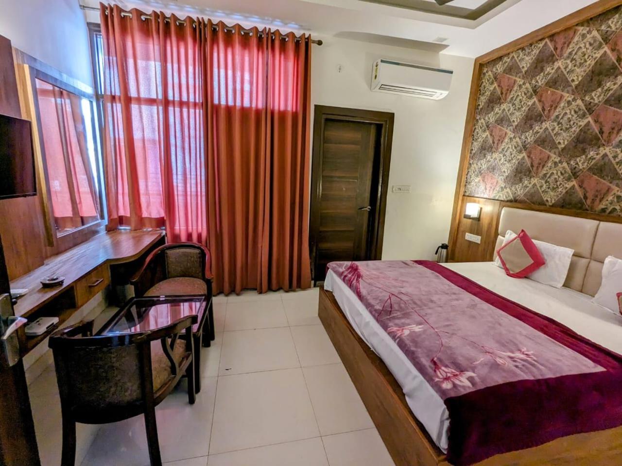 Hotel The Lathas Alwar Ngoại thất bức ảnh